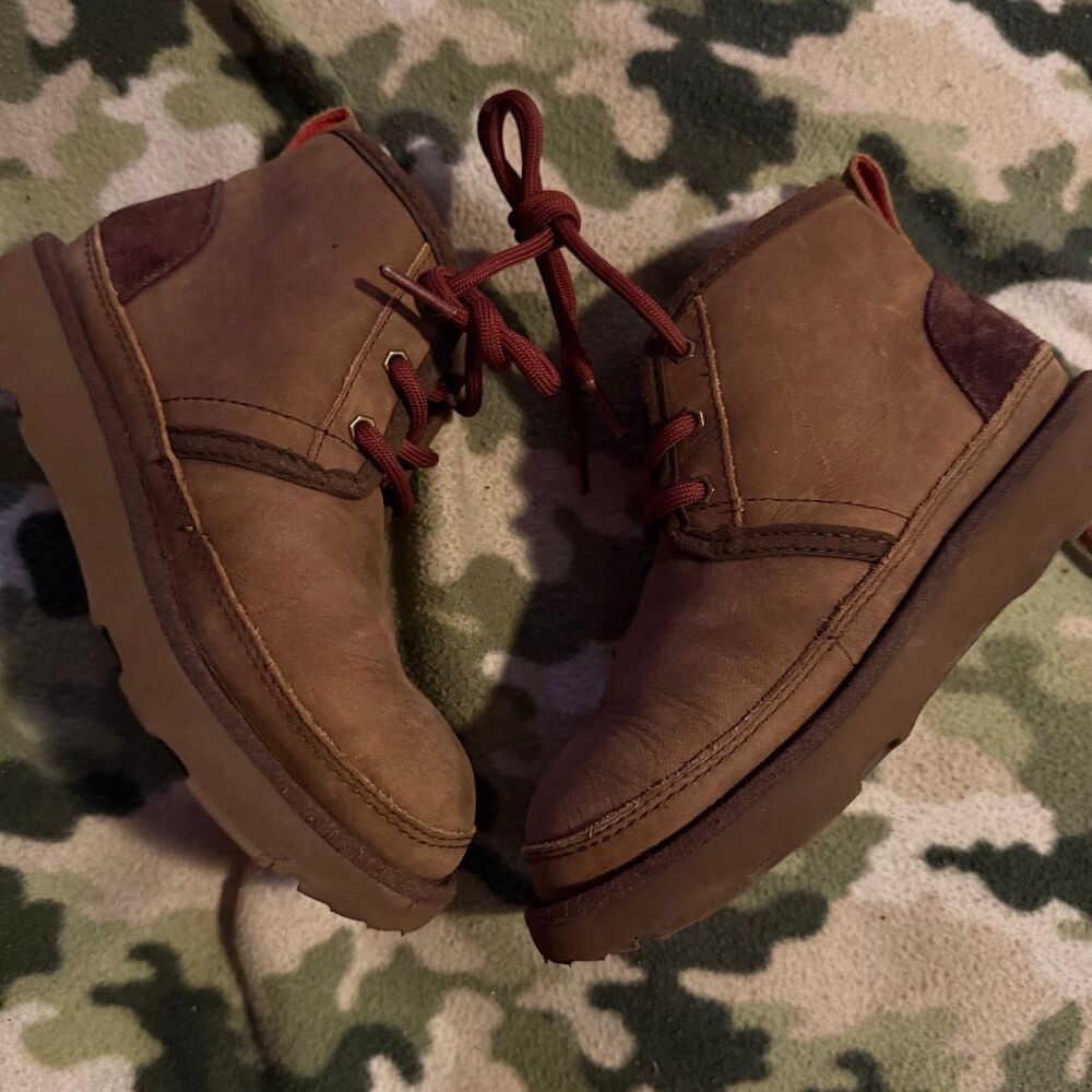 UGG Neumel kids boots size 13c